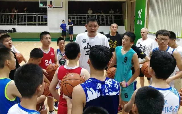如何通过团队配合提高篮板成功率?_0